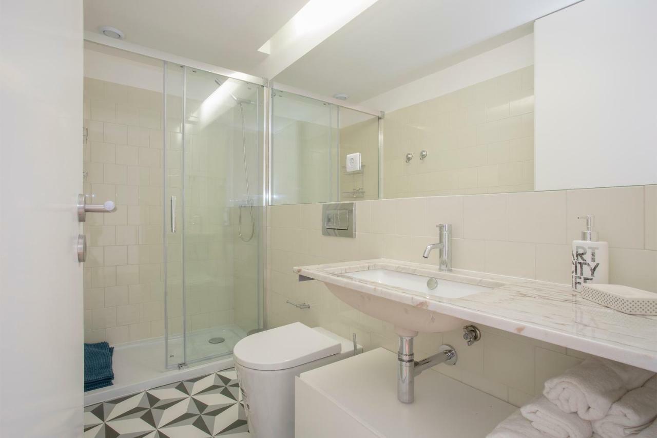 Liiiving In Porto | Historic & Sunny Terrace Appartement Buitenkant foto